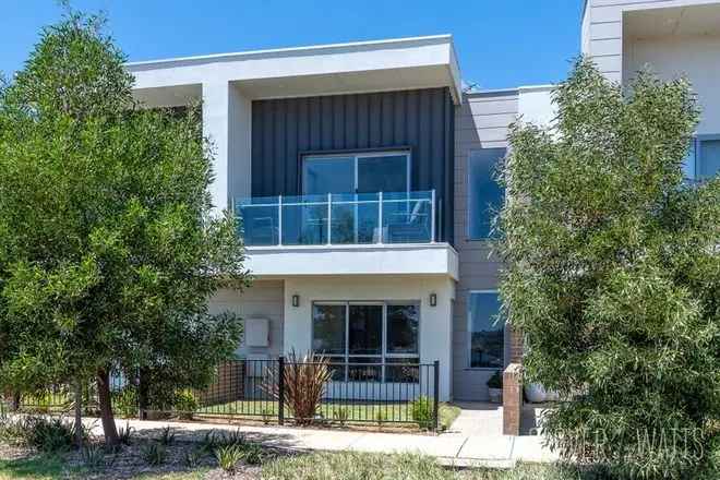 Modern Townhouse near Range Reserve Park with Mount Barker Views