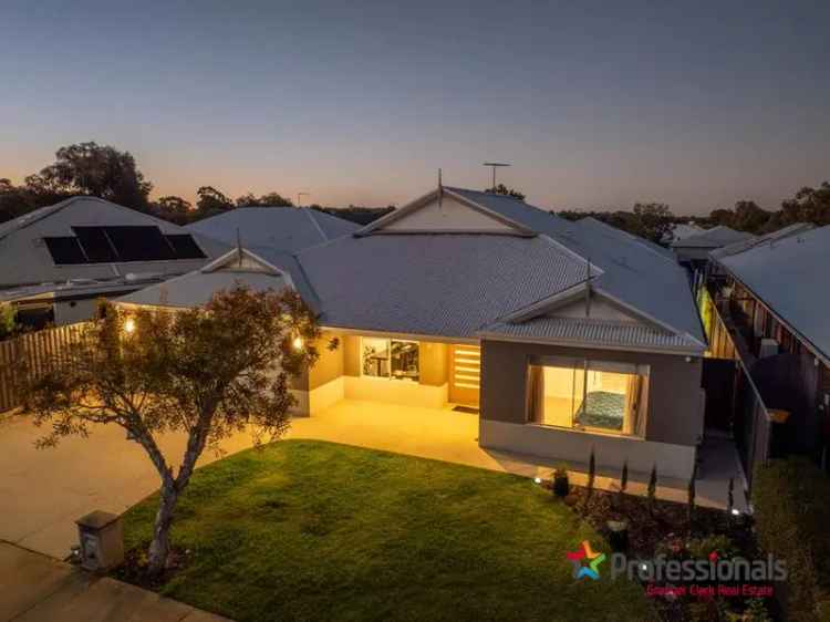 Stunning 4-Bedroom Family Home Wellard - Pool Spa Outdoor Kitchen