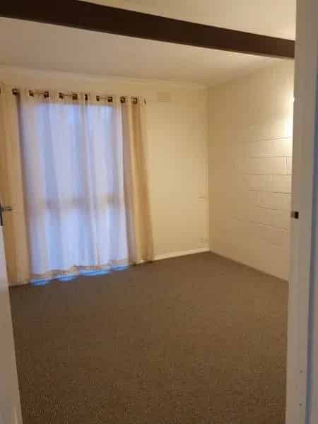 Neat & Tidy Unit In a Convenient Location