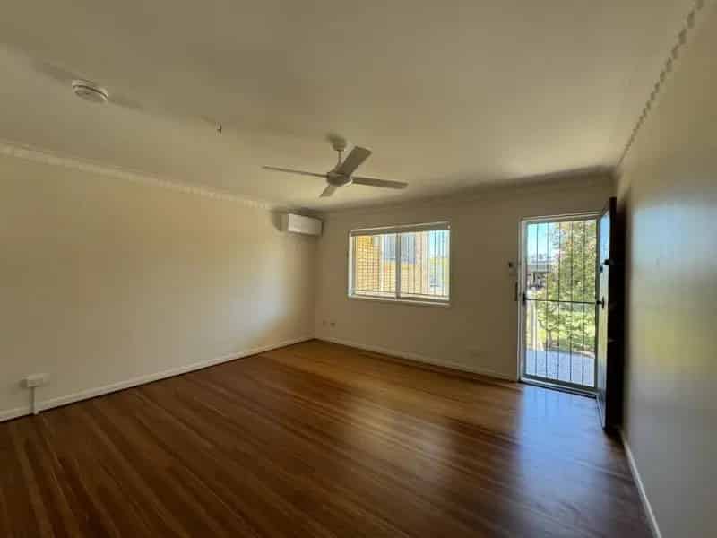 Best Location In Coorparoo -  Unit Available Now!!!