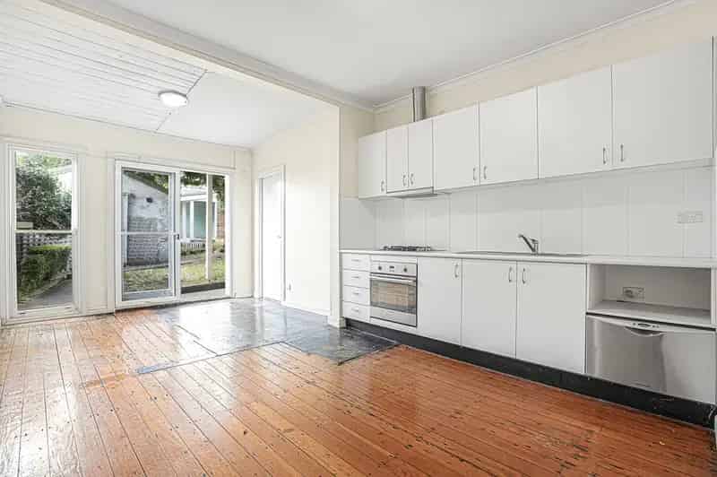 3 rooms house of 328 m² in Sydney