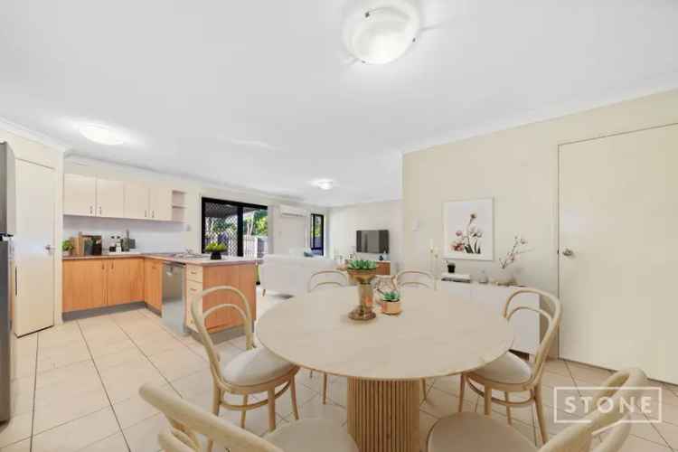 Spacious 4-Bedroom Home Near Loganlea Station