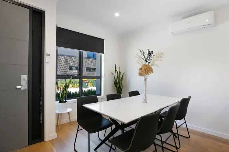 Buy townhouse in Preston with four bedrooms and proximity to shopping