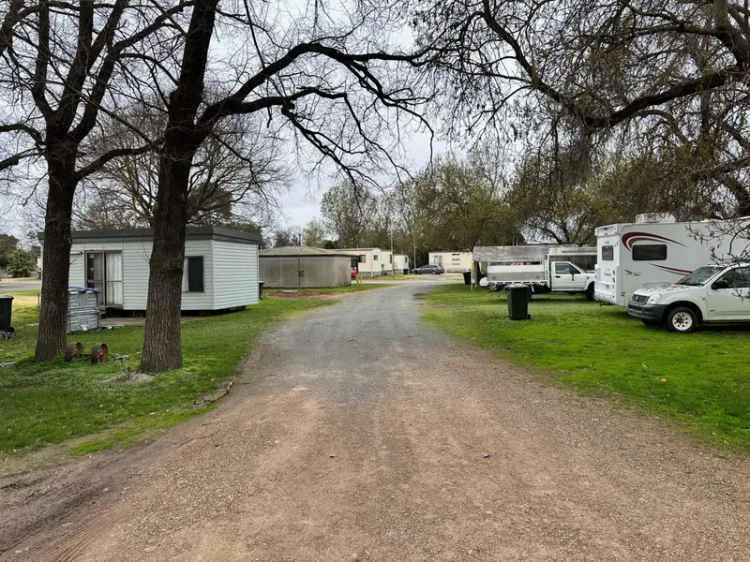 Caravan Cabin park. Vendors terms available. !!