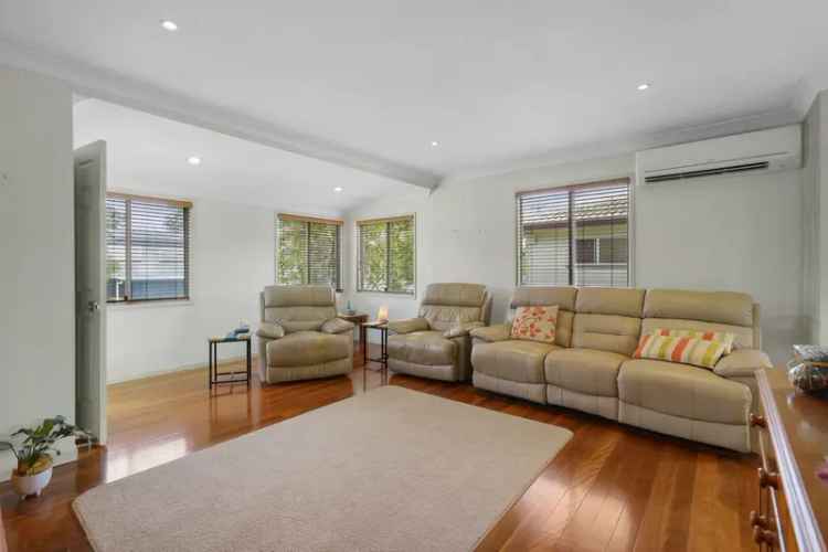 UNDER UPPLICATION - Highset Home in Quiet Location