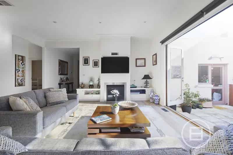 Buy Townhouse in Melbourne with Spacious Living and Modern Elegance