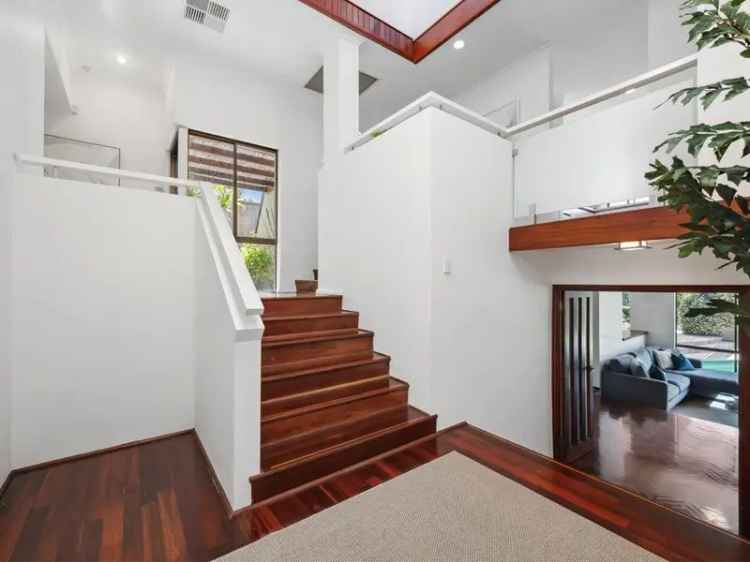 House For Sale in City of Canning, Western Australia