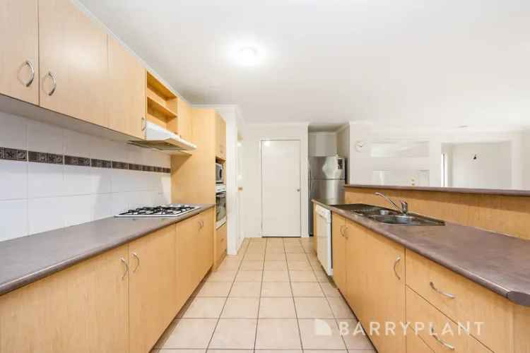 WALKING DISTANCE TO THE WYNDHAM VILLAGE SHOPPING CENTRE!