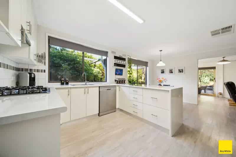 An Immaculate Family Oasis by Kennington Reservoir