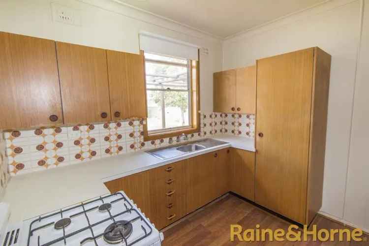 Rent three bedroom home with solar panels and air conditioning