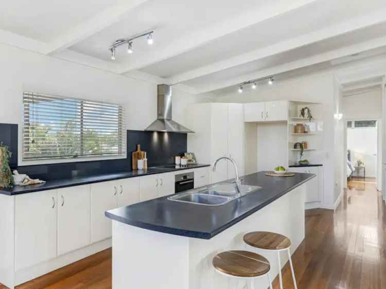 Stylish Aspley Cul-De-Sac Home with Side Access