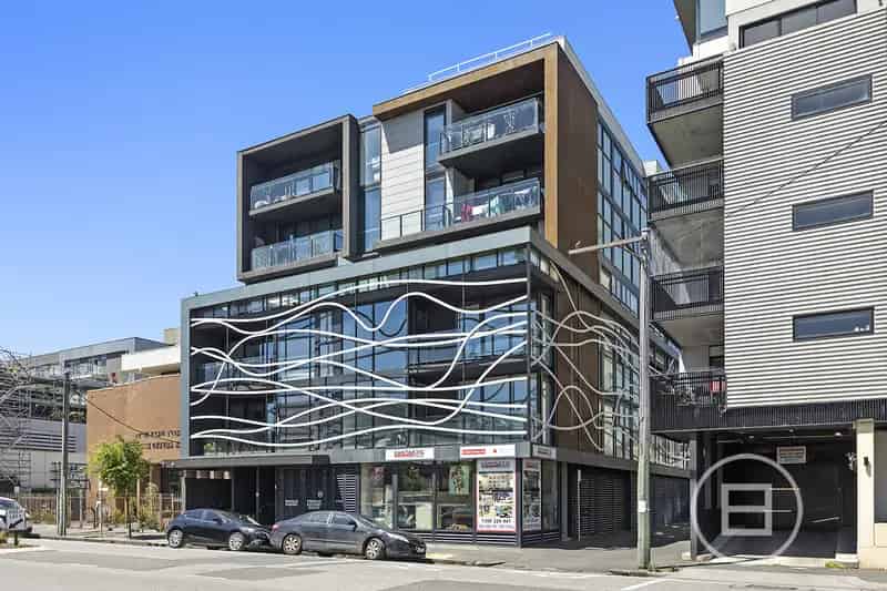 Rent Apartment in St Kilda with Courtyard Views and Modern Features