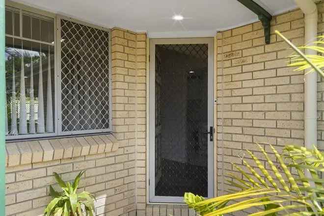 Renovated 3-Bedroom Townhouse Near Griffith University