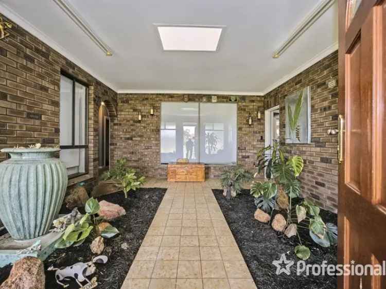 House For Sale in City of Swan, Western Australia