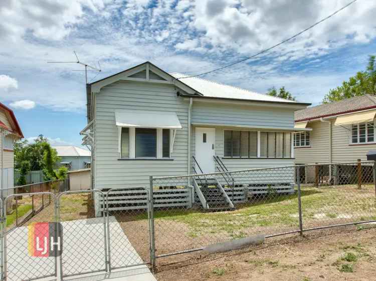 Family Home Near Transport Shops and Parks