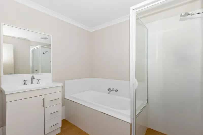 Lease 3 Bedroom House in Wadalba with Modern Features