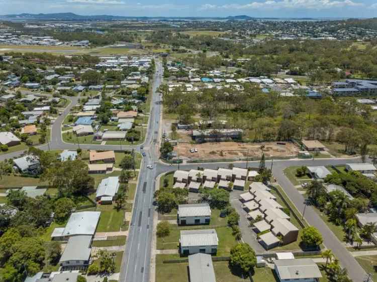 2 Bed Townhouse Office Air Con Parking Gladstone