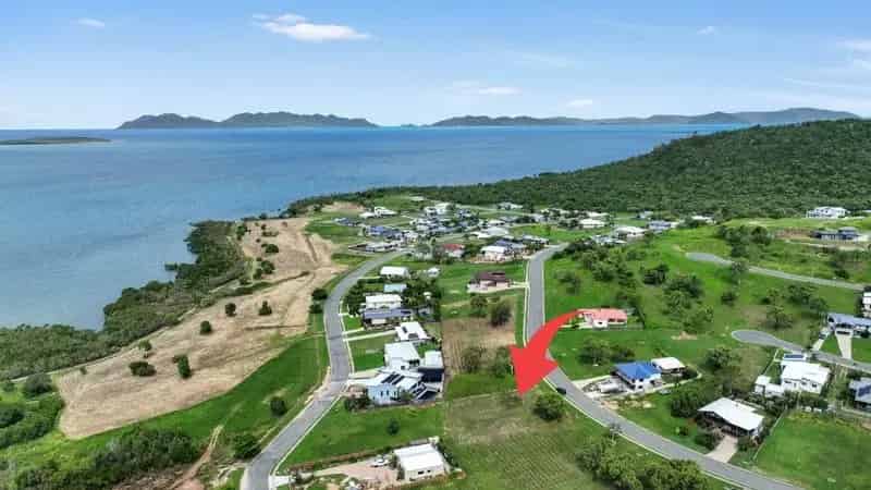 Prime Vacant Land for Sale with Spectacular Ocean Views at Whitsunday Paradise