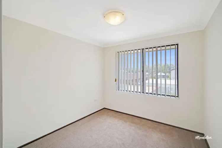 2 Bed Unit Brownsville NSW - Mountain Views - Near Shops & Parks