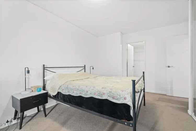 Lease Bright Apartment with Modern Kitchen in North Gosford