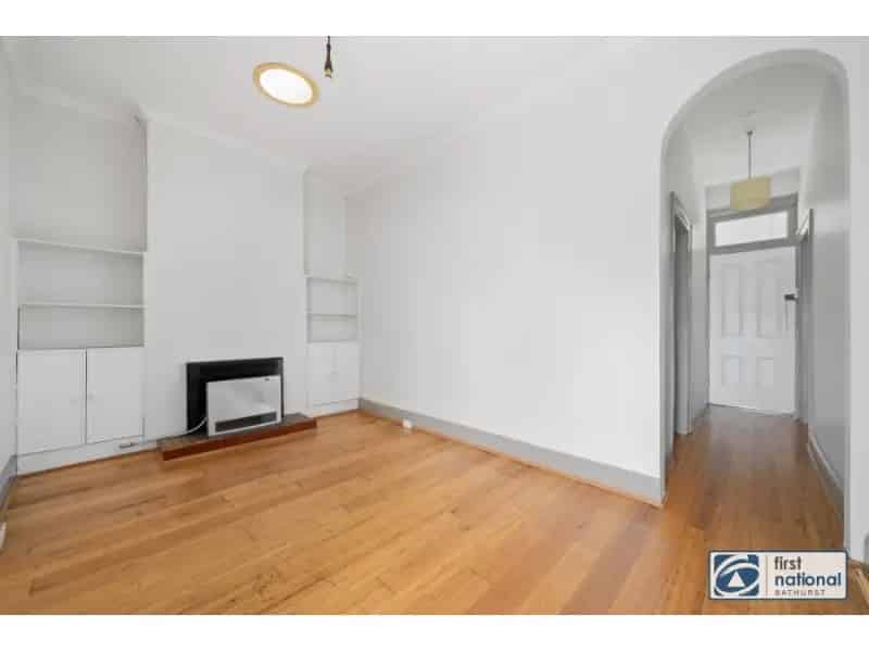 Charming Three Bedroom Home Close To The Cbd