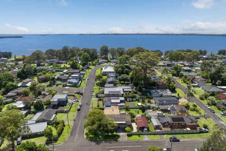 Real Estate For Sale - 8 Grevillea Crescent - Berkeley Vale , NSW