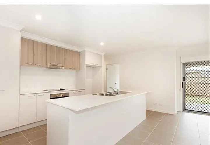 Spacious 3-bedroom, 2-bathroom Duplex in Burpengary East